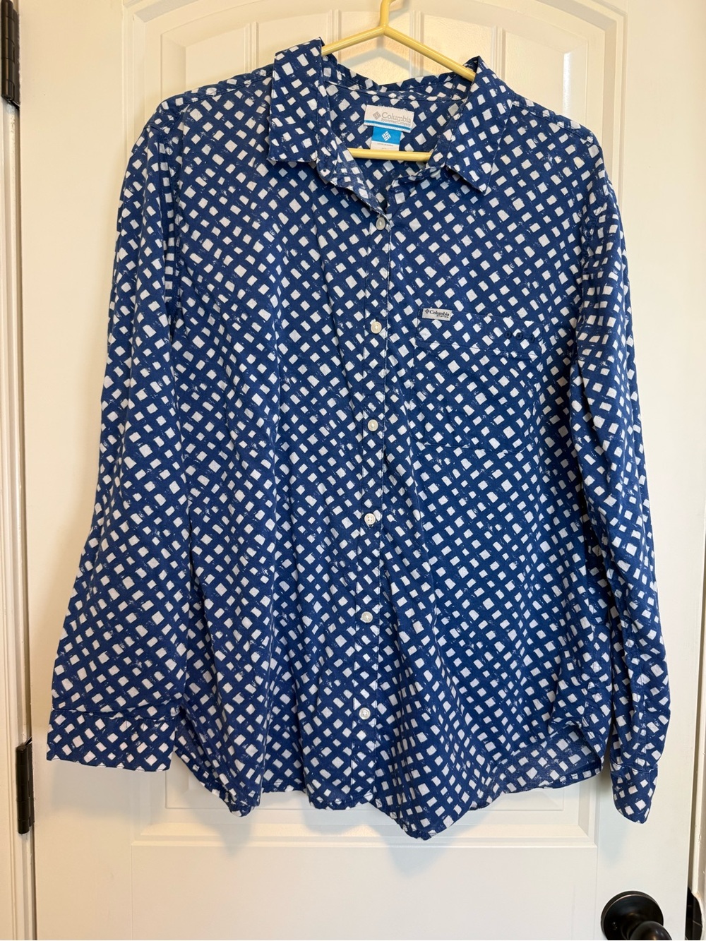 COLUMBIA PFG Blue and White Diamond Ladies Outdoor Button Down Top, XL